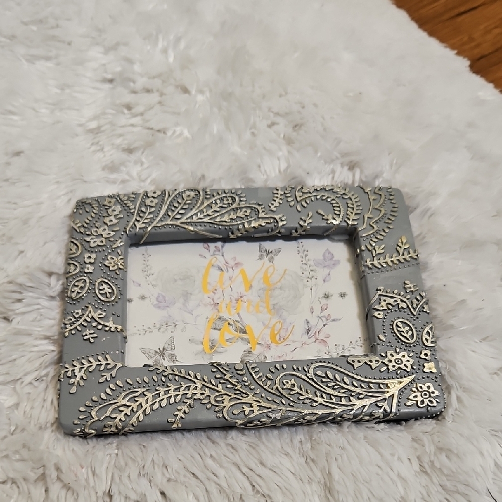 Parisianβ Home Grey Silver Paisley Embossed Decorative Photo Frame 4x6